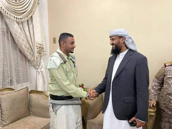 خلال استقباله نجل الشهيد.. المحرمي يرثي قائد "السهم الذهبي"