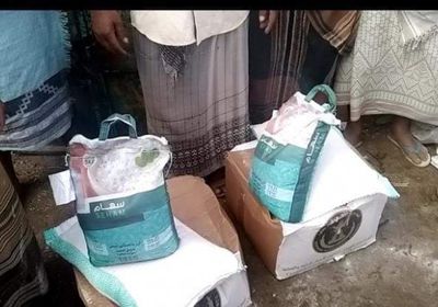 200 أسرة تتلقى سلال غذائية من "إغاثية انتقالي أحور "