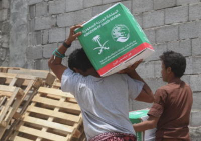 الخوخة تستقبل أكثر من 39 طن مساعدات غذائية سعودية