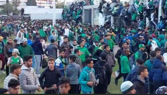 فوضى جماهيرية عارمة قبل مباراة الأهلي والرجاء &nbsp;بدوري الأبطال الإفريقي
