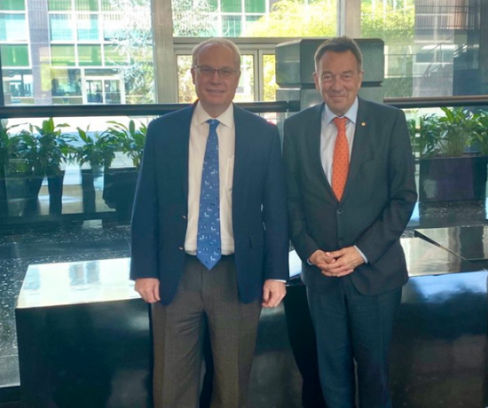 المبعوث الأمريكي ورئيس "الصليب الأحمر" يناقشان زيادة المساعدات