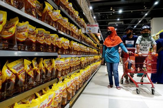 إندونيسيا تحظر تصدرير زيت النخيل