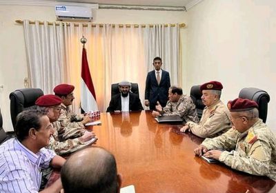 في اجتماع للمحرمي.. إبلاغ قيادات "الدفاع" بتطبيق اتفاق الرياض