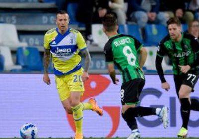يوفنتوس يتعادل مع ساسولو بالشوط الأول