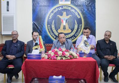 الخُبجي يستعرض نتائج مشاورات الرياض