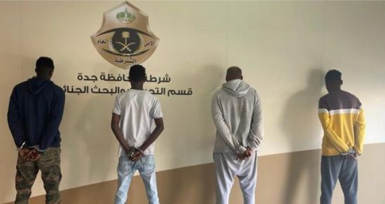 اعتقال 4 أشخاص نفذوا حـوادث سلب بمركبتين مسروقتين بالسعودية