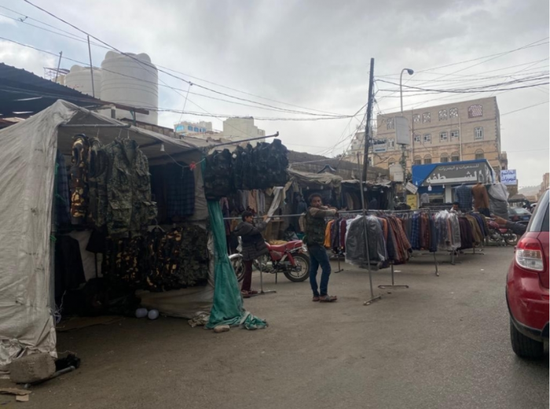 صحيفة: ملابس العيد "ترف" بعيد المنال في اليمن