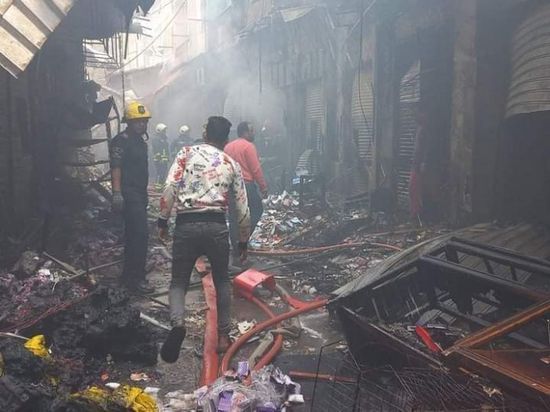 حريق المنشية بالإسكندرية .. التهام سوق الورق وخسائر مادية ضخمة