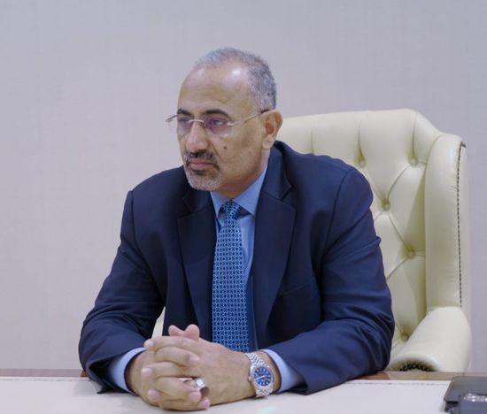 الزُبيدي يكشف أولويات "الرئاسي".. ويطرح خيارين على الحوثي