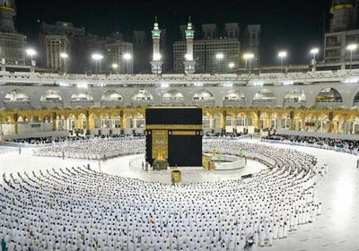 السعودية تكشف حقيقة اشتراط تصريح لصلاة العيد في الحرمين