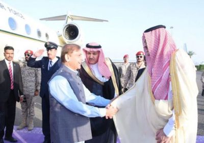 في زيارة رسمية.. رئيس وزراء باكستان يصل السعودية