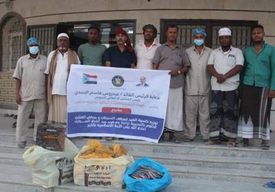 "انتقالي سيئون" يوزع كسوة العيد على مرضى الكلى والسرطان