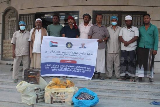 "انتقالي سيئون" يوزع كسوة العيد على مرضى الكلى والسرطان