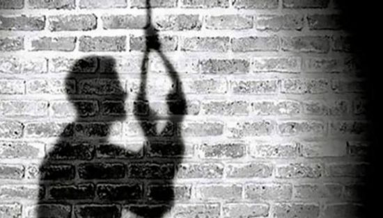 الرأس مفصولة عن الجسد.. انتحار صحفي مصري في ظروف غامضة