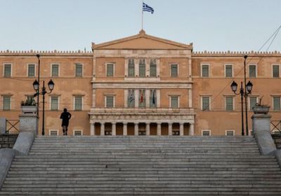 اليونان تدعو إلى توخي الحذر بشأن العقوبات ضد روسيا