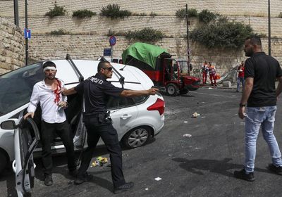 فلسطيني يدهس شرطيًا إسرائيليًا بسيارة في اللد