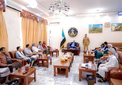 توافد الحشود لتهنئة الزُبيدي بعيد الفطر المبارك