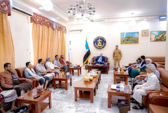 توافد الحشود لتهنئة الزُبيدي بعيد الفطر المبارك