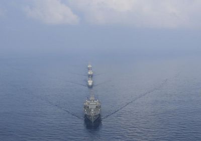 إبحار قوة أمريكية - بريطانية في خليج عدن وباب المندب