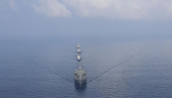 إبحار قوة أمريكية - بريطانية في خليج عدن وباب المندب