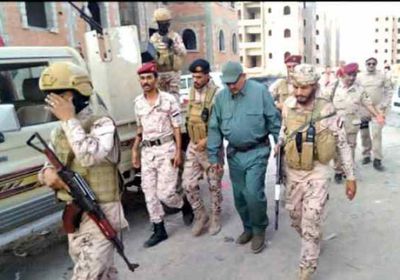 قيادة "الثالث صاعقة" تتفقد القوات المرابطة في أبين