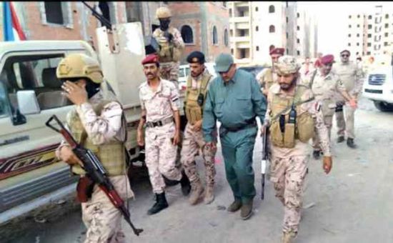 قيادة "الثالث صاعقة" تتفقد القوات المرابطة في أبين