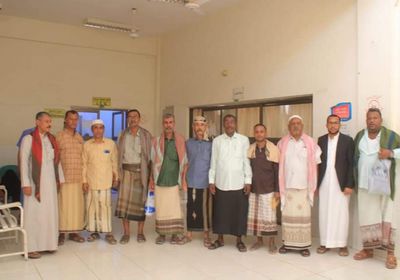 بزيارة عيدية.. وفد "انتقالي وادي حضرموت" يطمئن على مرضى "سيئون العام"