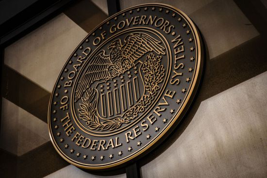 ترقب لقرار الاحتياطي الفيدرالي برفع الفائدة على الدولار