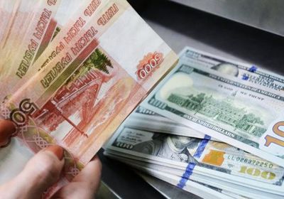 الروبل الروسي يحقق ارتفاعات قياسية أمام سلة العملات