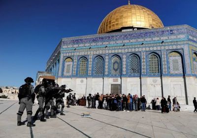عشرات الإصابات جراء محاولة اقتحام المسجد الأقصى 