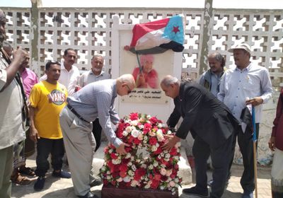 "الانتقالي" يضع إكليلا من الزهور بموقع استشهاد علي ناصر