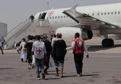 وصول الطائرة الثانية للأسرى الحوثيين إلى مطار عدن