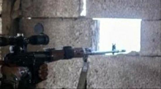 إصابة ضحيتين برصاص قناصة الحوثي في تعز