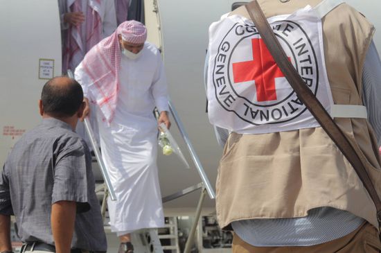 الصليب الأحمر ينتهي من نقل 117 أسيرا حوثيا
