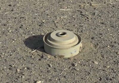 إصابة مواطنين في لغم حوثي بالمخا