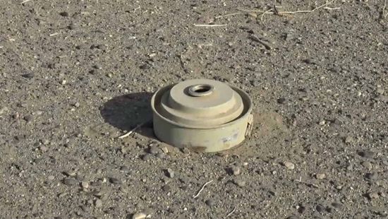 إصابة مواطنين في لغم حوثي بالمخا