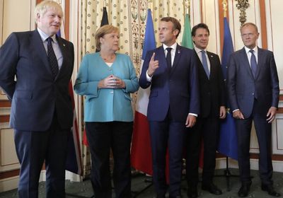 جونسون يطالب ماكرون بعدم التفاوض مع روسيا