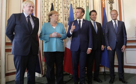 جونسون يطالب ماكرون بعدم التفاوض مع روسيا