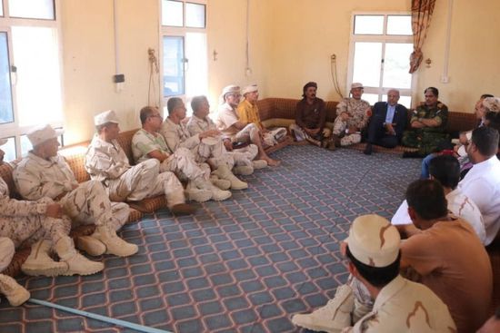 وفد من "الانتقالي" يزور معسكر لواء بارشيد