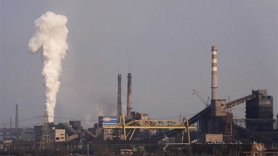 القوات الروسية تستهدف آزوفستال بالمدفعية الثقيلة