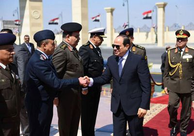 "السيسي" يبحث مع قادة الجيش جهود حماية البلاد