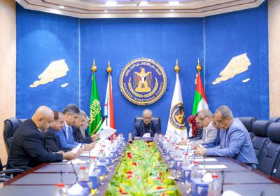 "رئاسة الانتقالي" تطالب الحكومة والمركزي بضبط الأسعار والعملة