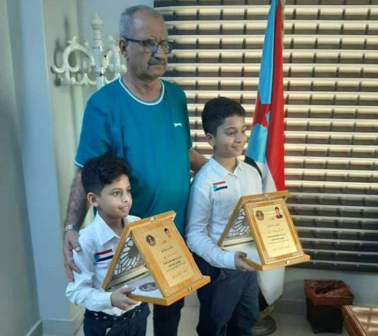 تكريم الطفل عبدالله الجرو صاحب مبادرة معايدة رجال الأمن