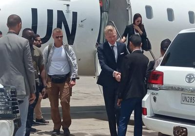 طائرة المبعوث الأممي تهبط في مطار عدن