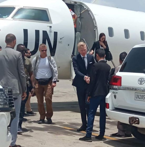 طائرة المبعوث الأممي تهبط في مطار عدن