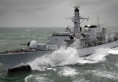 الصين تحذر مدمرة حربية أمريكية أبحرت عبر مضيق تايوان