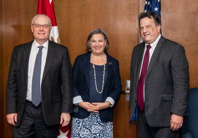 جريسلي ونولاند يبحثان جهود منع وقوع تسرب من صافر