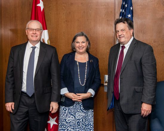 جريسلي ونولاند يبحثان جهود منع وقوع تسرب من صافر