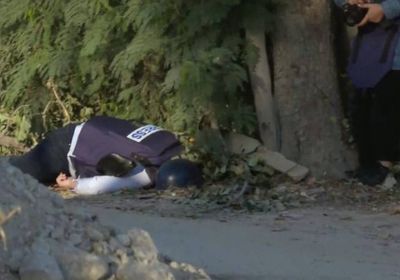 الشرطة الإسرائيلية تحاصر مشيعي جثمان "أبو عاقلة"