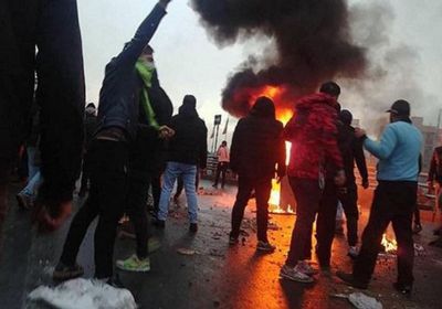 إضرام النار في قاعدة تابعة للحرس الإيراني جنوب غرب البلاد